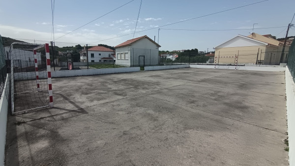 Polidesportivo descoberto da Caixaria