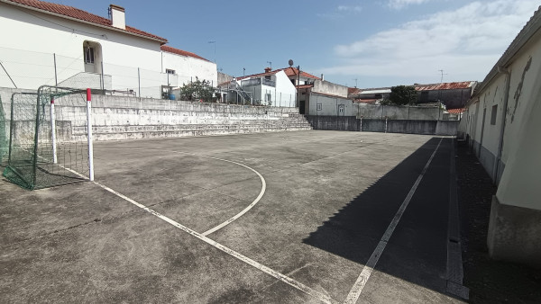 Polidesportivo descoberto de Dois Portos