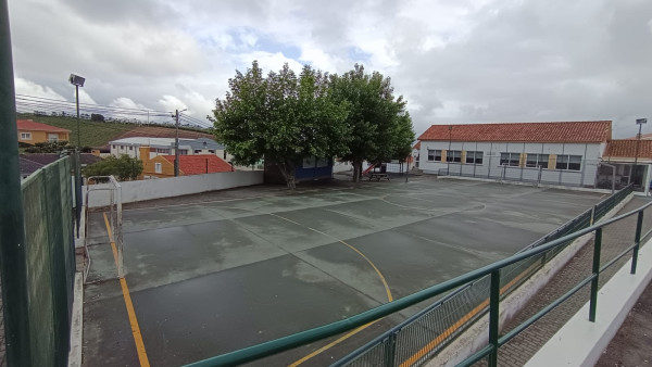 Polidesportivo descoberto de Chãos