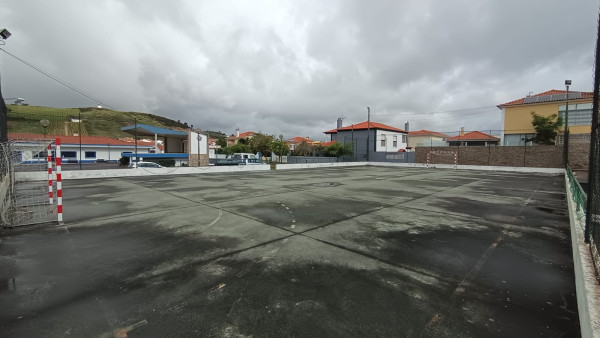 Polidesportivo descoberto de Concelhos e Poços